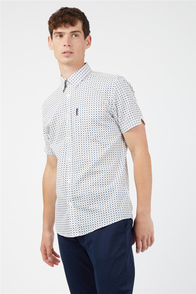  White Casual Short Sleeved Scattered Square Print Shirt