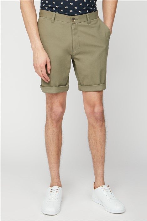 chino shorts men outfit