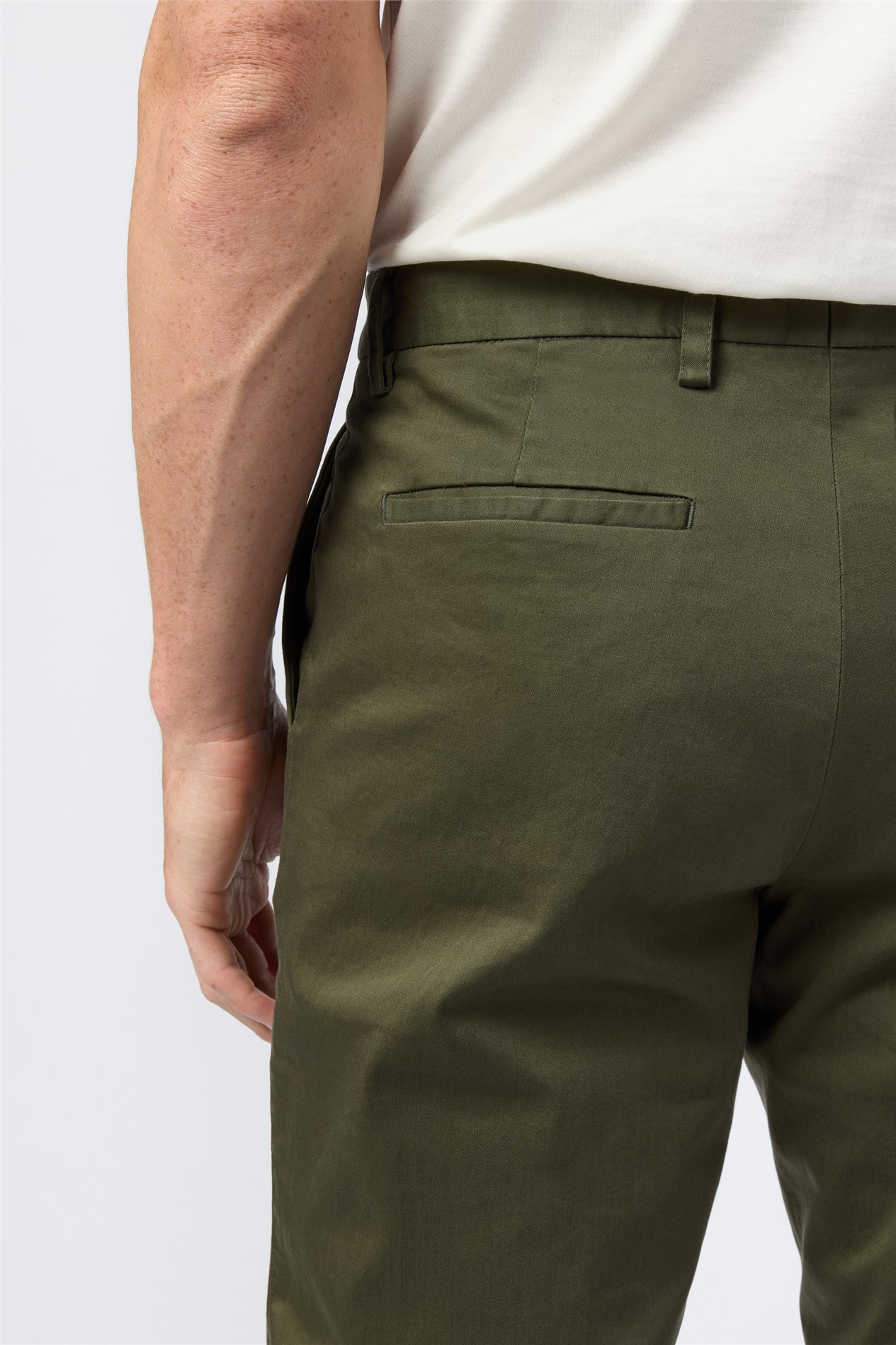 Melka Olive Chino