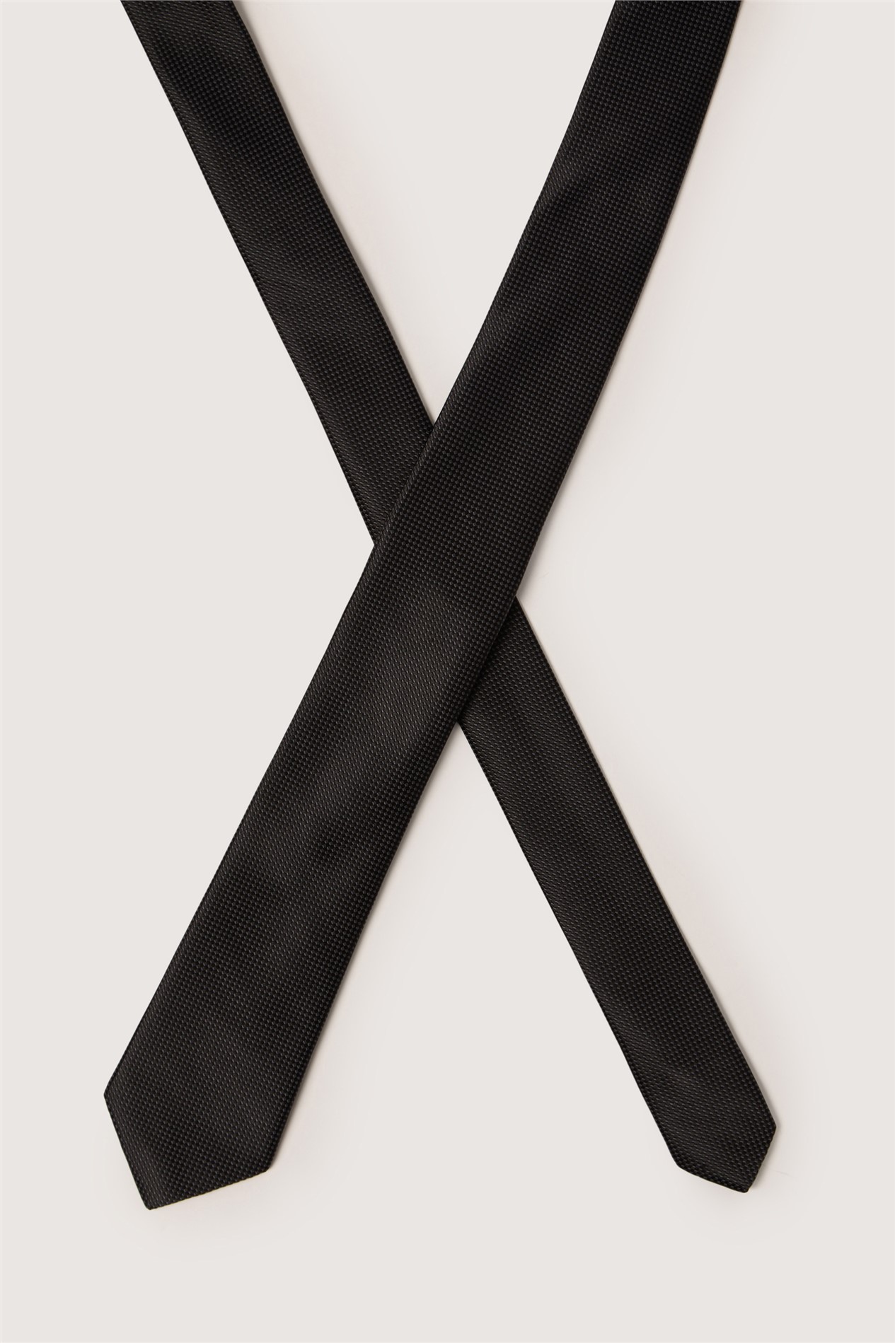 Antique Rogue Black Textured Tie