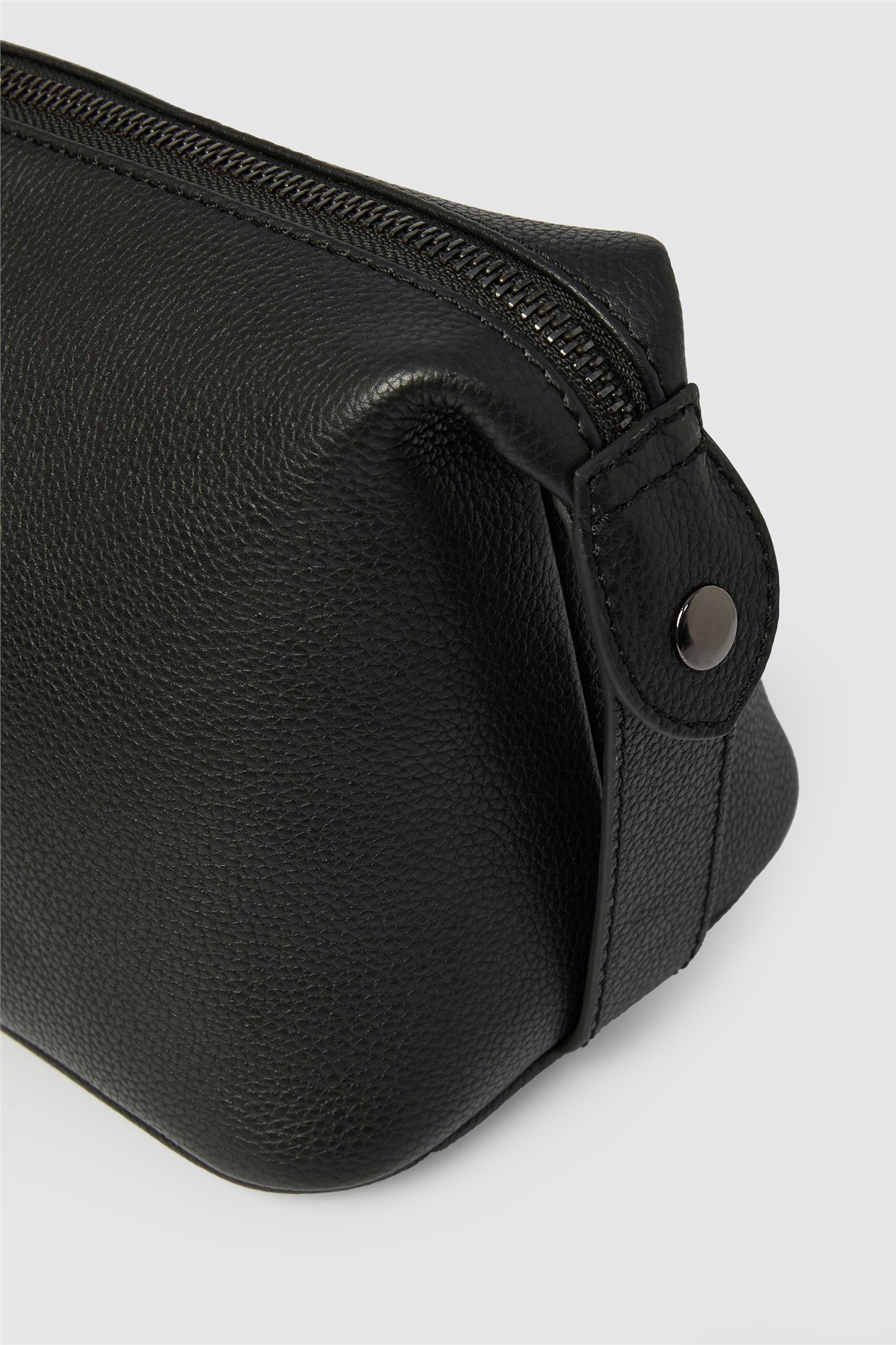 Antique Rogue Leather Washbag with Handle